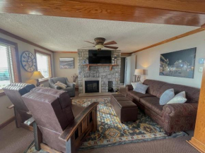ML148 Corner Unit Fireplace WiFi Parking Connects To ML150 Rented Separately